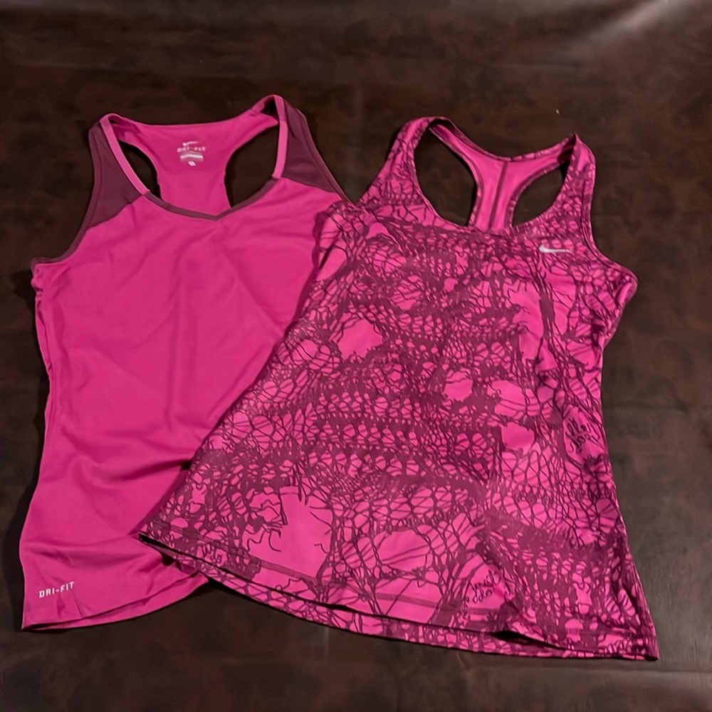 Two like new Nike dri-fit tank tops. Women’s size small